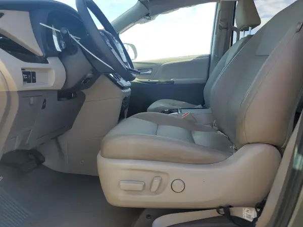 2020 TOYOTA SIENNA auction photo 7