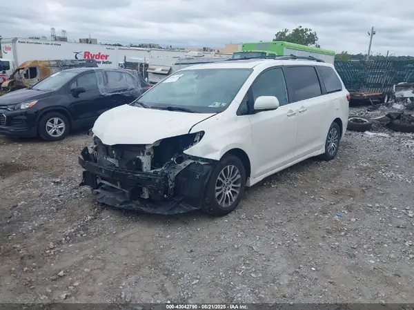 5TDYZ3DC6LS041698 2020 TOYOTA SIENNA - Image 2