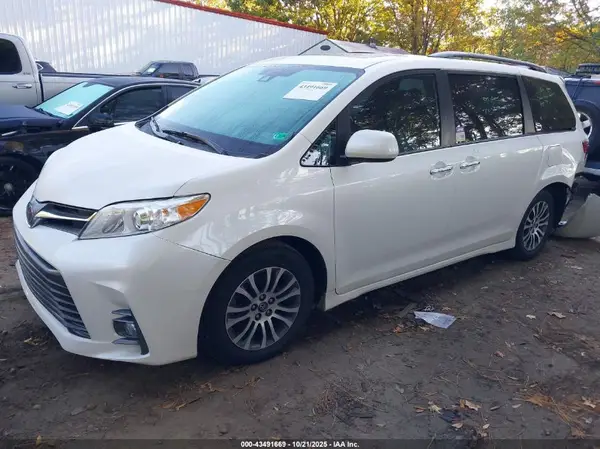 5TDYZ3DC6LS044553 2020 TOYOTA SIENNA - Image 2
