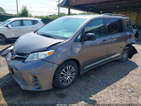 5TDYZ3DC6LS056251 2020 TOYOTA SIENNA - Image 2
