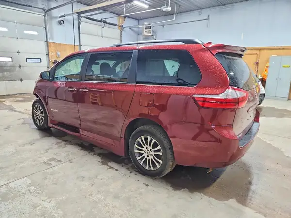 5TDYZ3DC6LS057044 2020 TOYOTA SIENNA - Image 2