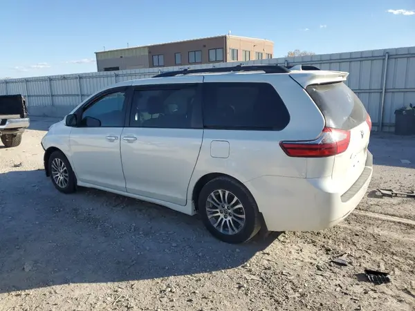 5TDYZ3DC6LS059134 2020 TOYOTA SIENNA - Image 2