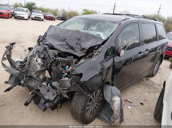 5TDYZ3DC6LS071428 2020 TOYOTA SIENNA - Image 2