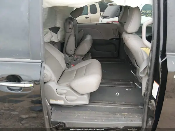 5TDYZ3DC6LS071428 2020 TOYOTA SIENNA - Image 8