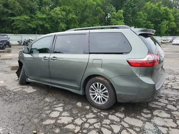 5TDYZ3DC6LS078735 2020 TOYOTA SIENNA - Image 2