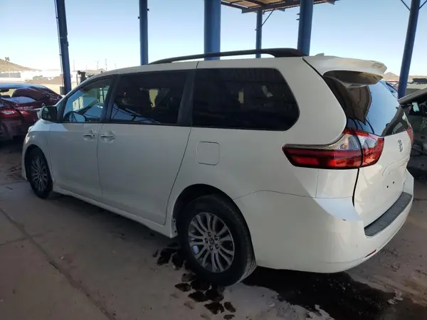 5TDYZ3DC6LS084230 2020 TOYOTA SIENNA - Image 2