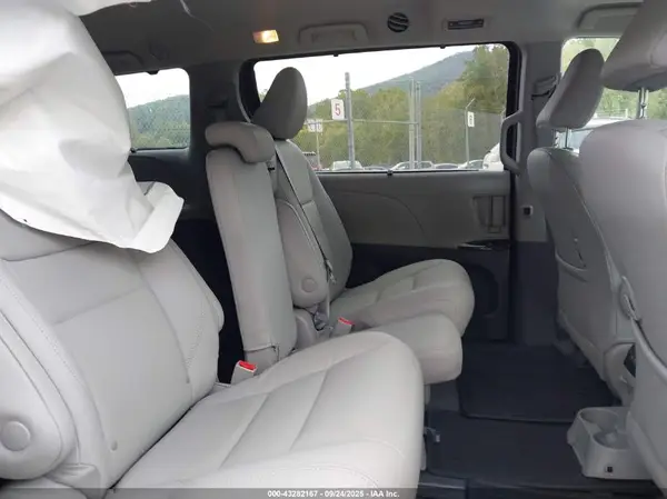5TDYZ3DC6LS084499 2020 TOYOTA SIENNA - Image 8