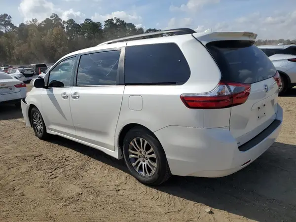5TDYZ3DC6LS084776 2020 TOYOTA SIENNA - Image 2