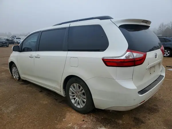 5TDYZ3DC7HS771255 2017 TOYOTA SIENNA - Image 2