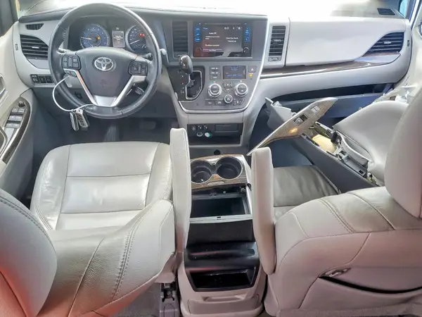 5TDYZ3DC7HS771255 2017 TOYOTA SIENNA - Image 8