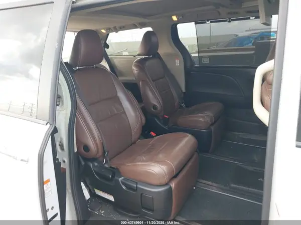 5TDYZ3DC7HS772521 2017 TOYOTA SIENNA - Image 8