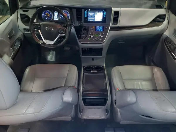 5TDYZ3DC7HS780361 2017 TOYOTA SIENNA - Image 8