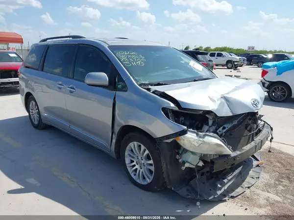 5TDYZ3DC7HS783700 2017 TOYOTA SIENNA - Image 1