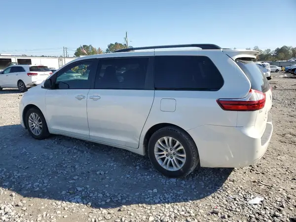 5TDYZ3DC7HS784197 2017 TOYOTA SIENNA - Image 2