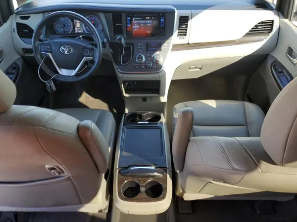 5TDYZ3DC7HS784197 2017 TOYOTA SIENNA - Image 8