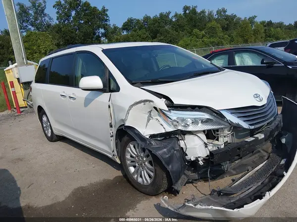 5TDYZ3DC7HS788735 2017 TOYOTA SIENNA - Image 1