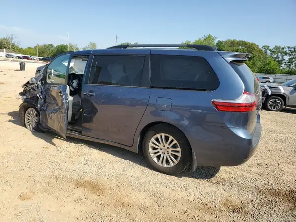 5TDYZ3DC7HS789139 2017 TOYOTA SIENNA - Image 2