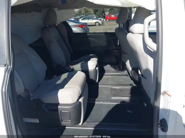 5TDYZ3DC7HS795233 2017 TOYOTA SIENNA - Image 8