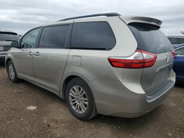 5TDYZ3DC7HS801676 2017 TOYOTA SIENNA - Image 2