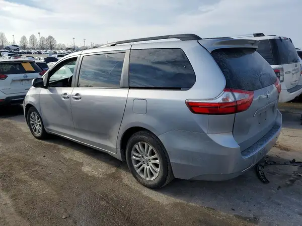 5TDYZ3DC7HS802178 2017 TOYOTA SIENNA - Image 2