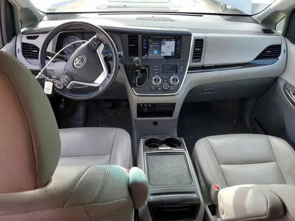 5TDYZ3DC7HS802178 2017 TOYOTA SIENNA - Image 8