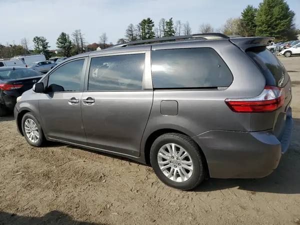 5TDYZ3DC7HS806702 2017 TOYOTA SIENNA - Image 2