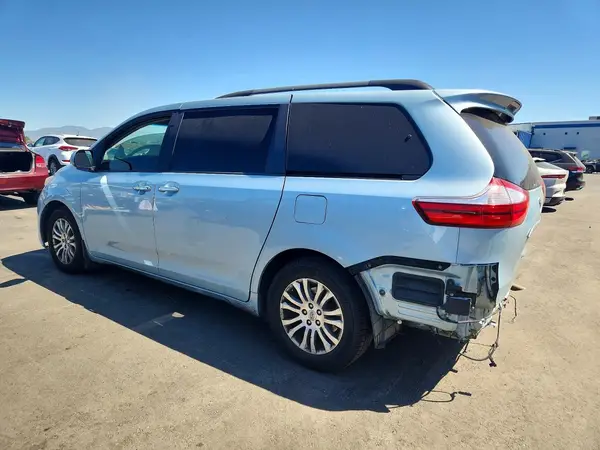5TDYZ3DC7HS807820 2017 TOYOTA SIENNA - Image 2