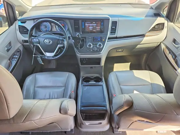 5TDYZ3DC7HS807820 2017 TOYOTA SIENNA - Image 8
