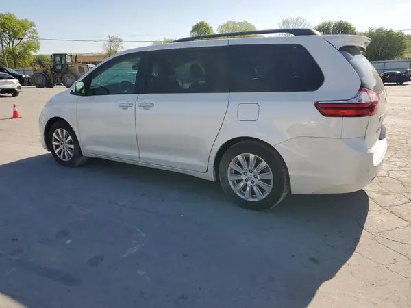 5TDYZ3DC7HS810930 2017 TOYOTA SIENNA - Image 2
