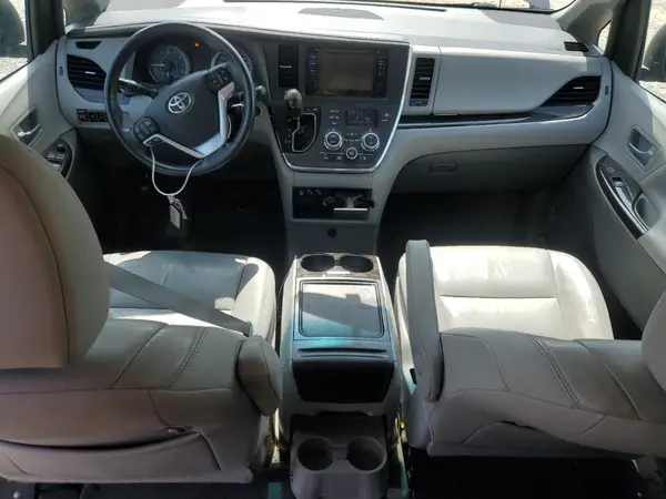 5TDYZ3DC7HS816145 2017 TOYOTA SIENNA - Image 8