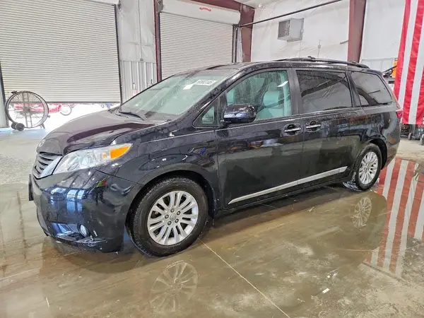5TDYZ3DC7HS817246 2017 TOYOTA SIENNA - Image 1