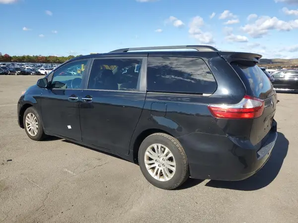 5TDYZ3DC7HS823158 2017 TOYOTA SIENNA - Image 2