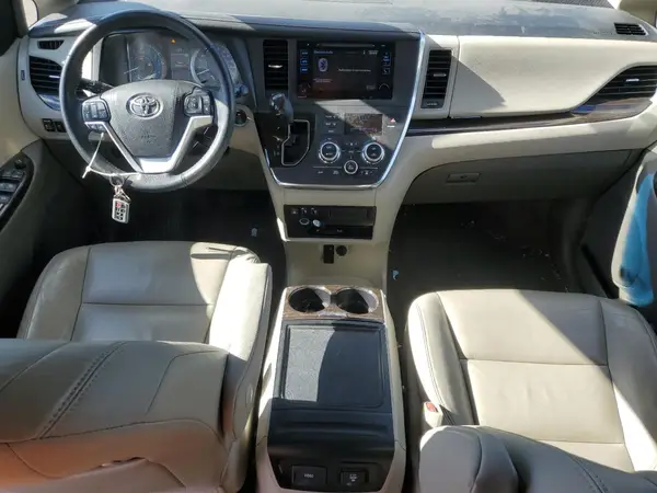 5TDYZ3DC7HS823158 2017 TOYOTA SIENNA - Image 8