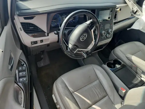 5TDYZ3DC7HS826707 2017 TOYOTA SIENNA - Image 8