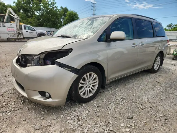 5TDYZ3DC7HS833463 2017 TOYOTA SIENNA - Image 1