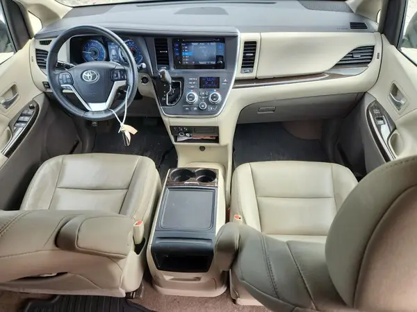 5TDYZ3DC7HS833463 2017 TOYOTA SIENNA - Image 8