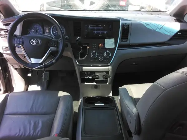 5TDYZ3DC7HS838839 2017 TOYOTA SIENNA - Image 8