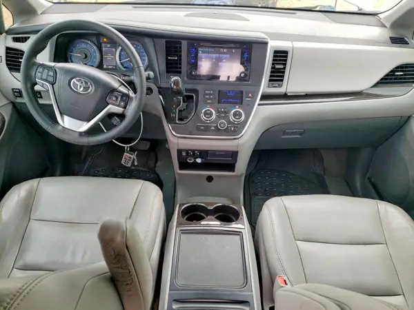 5TDYZ3DC7HS841112 2017 TOYOTA SIENNA - Image 8