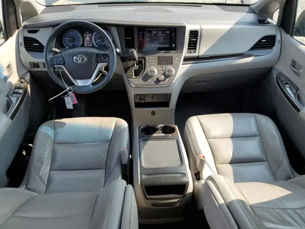 5TDYZ3DC7HS847637 2017 TOYOTA SIENNA - Image 8