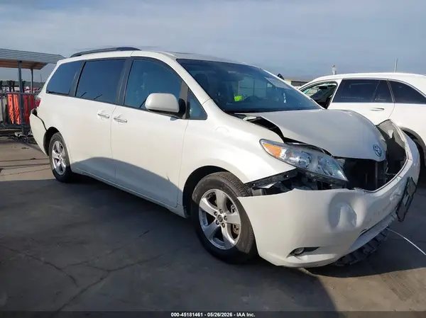 5TDYZ3DC7HS848433 2017 TOYOTA SIENNA - Image 1