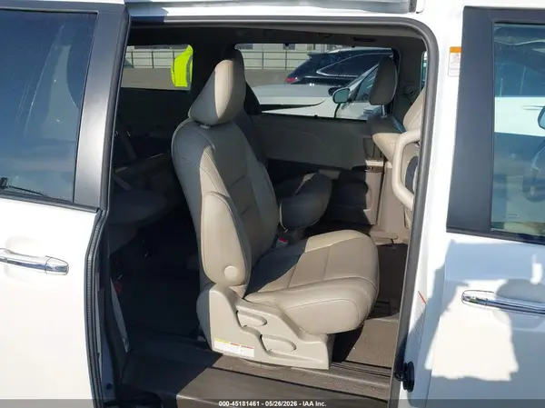 5TDYZ3DC7HS848433 2017 TOYOTA SIENNA - Image 8