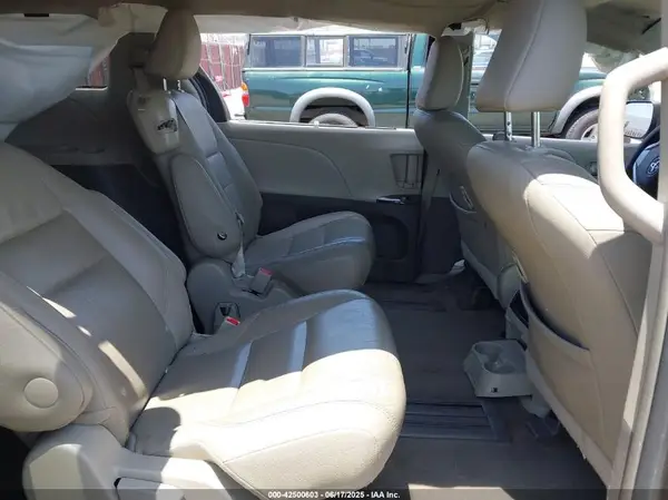 5TDYZ3DC7HS849002 2017 TOYOTA SIENNA - Image 8
