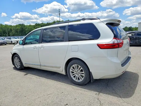 5TDYZ3DC7HS849615 2017 TOYOTA SIENNA - Image 2