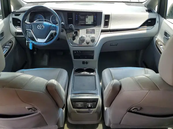 5TDYZ3DC7HS849615 2017 TOYOTA SIENNA - Image 8