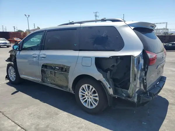 5TDYZ3DC7HS851736 2017 TOYOTA SIENNA - Image 2