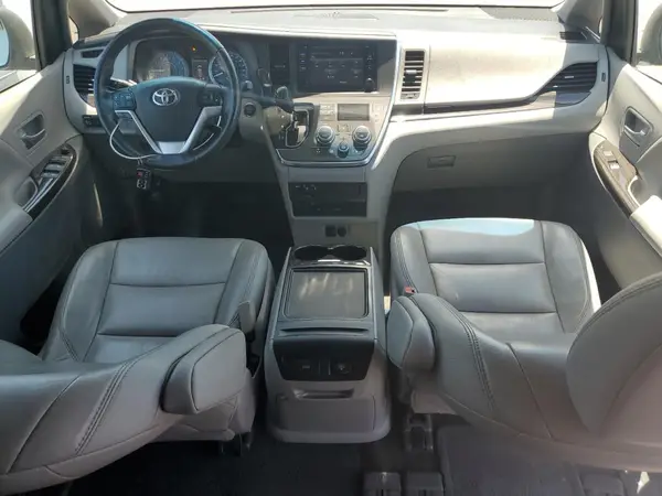 5TDYZ3DC7HS851736 2017 TOYOTA SIENNA - Image 8