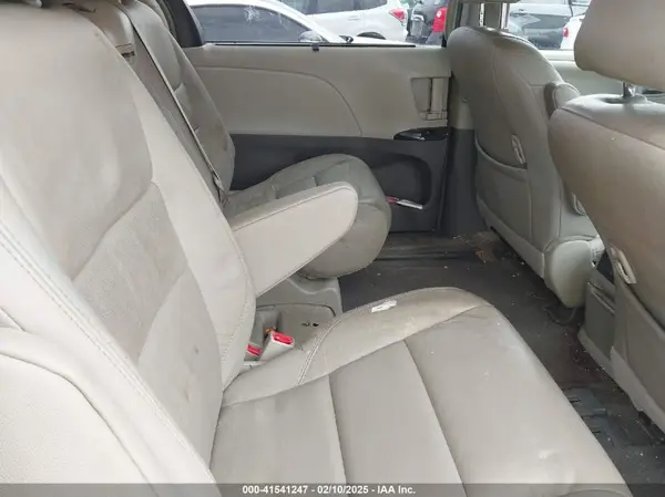 5TDYZ3DC7HS853440 2017 TOYOTA SIENNA - Image 8