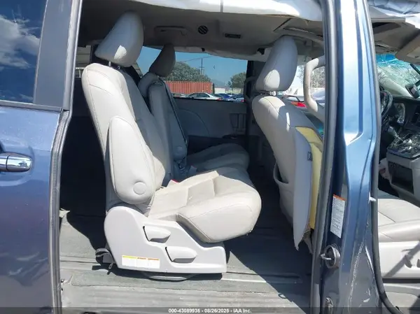 5TDYZ3DC7HS854846 2017 TOYOTA SIENNA - Image 8