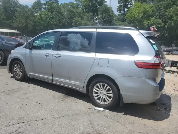 5TDYZ3DC7HS855978 2017 TOYOTA SIENNA - Image 2