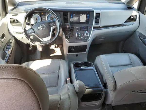 5TDYZ3DC7HS855978 2017 TOYOTA SIENNA - Image 8